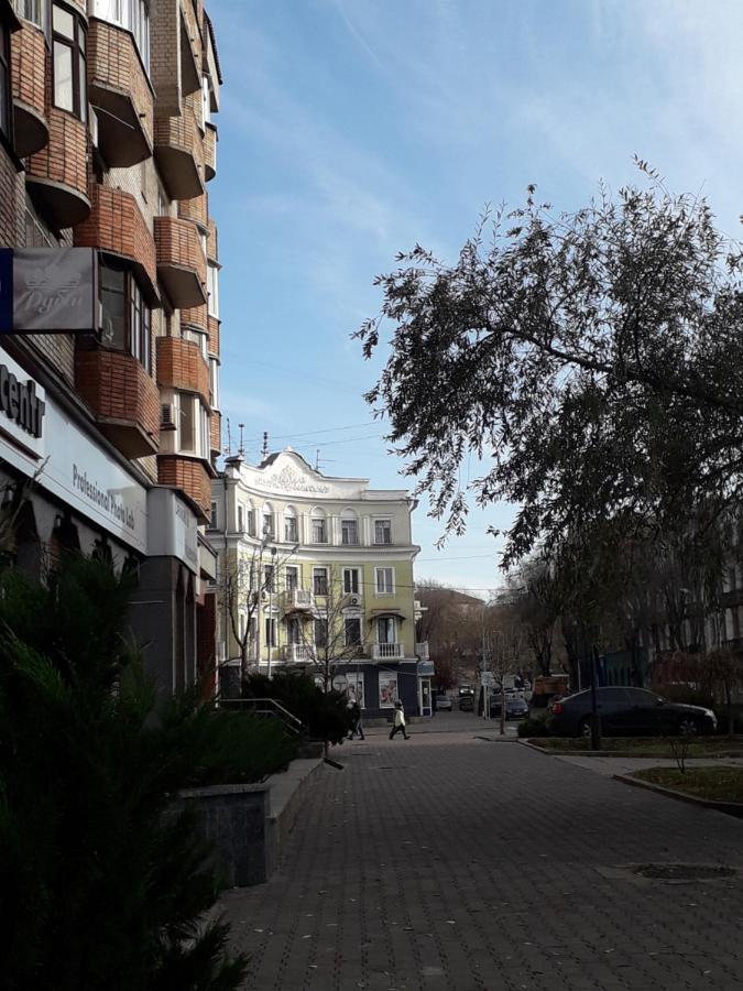 Апартаменты На Проспекте Почтовый Krivoi Rog Exterior foto